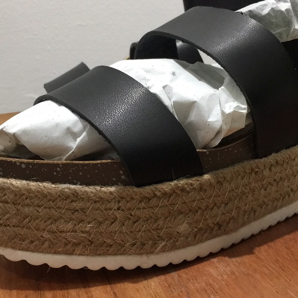 Platform Sandals - Picture 3 of 4